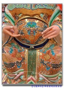 Read more about the article 【特殊體媽祖整理記錄】天上聖母的龍袍太厲害，無法複製的純手工