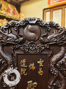 Read more about the article 【客製正黑檀蓮花牌位】二尺二高黑檀蓮花牌位，有緣者才能遇到的黑檀木