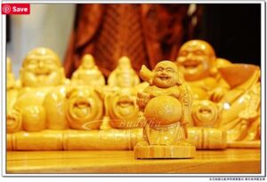 Read more about the article 九龍佛像藝品【歡喜財神爺】一起笑呵呵，笑嘻嘻讓大家看了也笑嘻嘻~也稱彌勒菩薩-笑佛-未來佛（檜木製造）觀賞木雕藝術